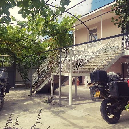 Guest House Adigeni Екстериор снимка